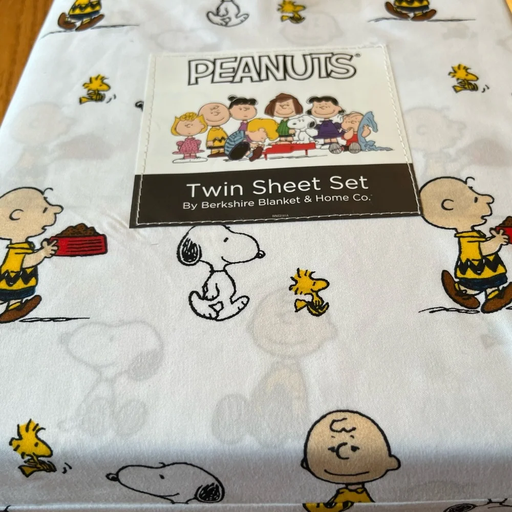 Berkshire Blanket Twin Peanuts Sheet Set